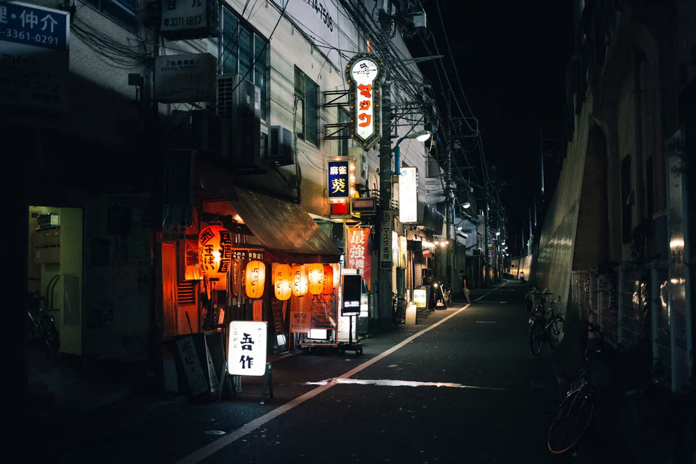 店のある路地